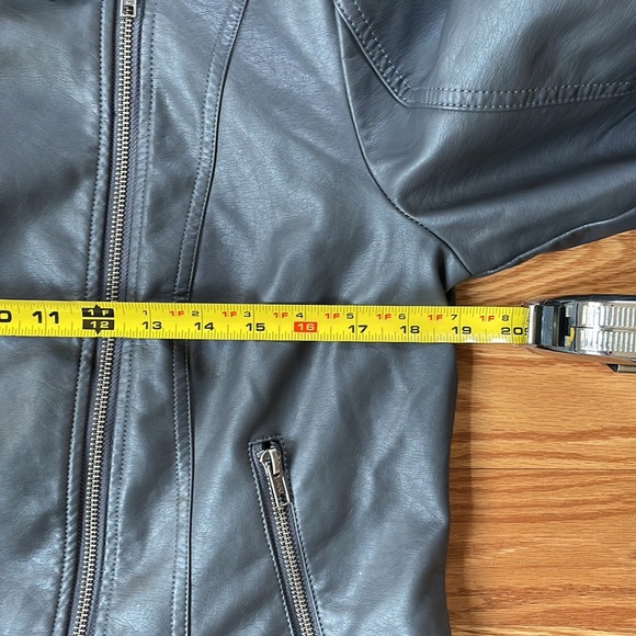 Cupcakes and Cashmere Gray Faux Leather Moto Jacket Size Large EUC - Picture 7 of 10